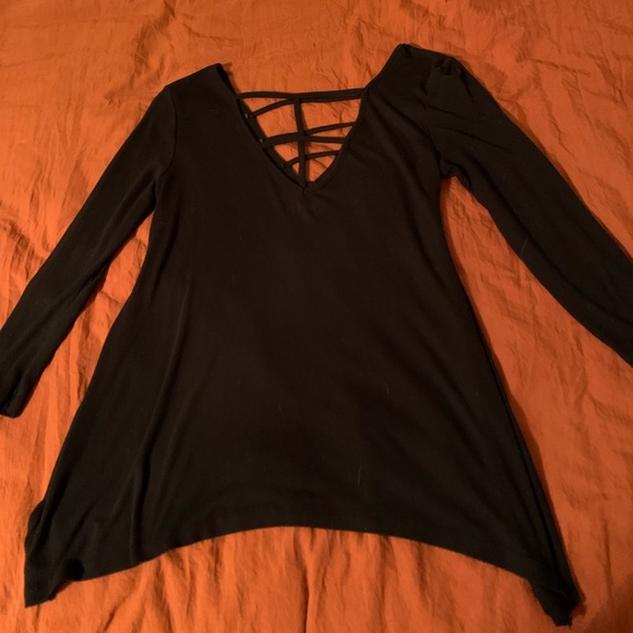 Mudd long sleeve medium black shirt with front and back v cut design - Picture 2 of 5